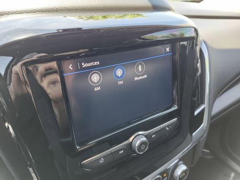 Used 2020 Chevrolet Traverse LS FWD image 4