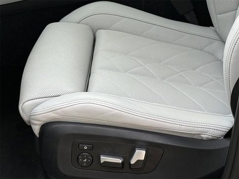 Used 2025 BMW X5 xDrive50e w/ Executive Package image 18