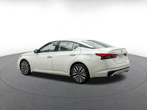 Used 2025 Nissan Altima 2.5 SV FWD image 16