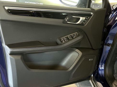 Certified 2026 Porsche Macan Base image 19