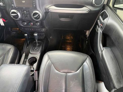 Used 2016 Jeep Wrangler Unlimited Rubicon AWD/4WD image 12