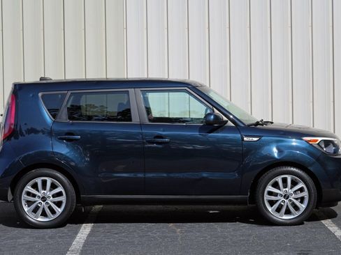 Used 2019 Kia Soul + FWD image 44