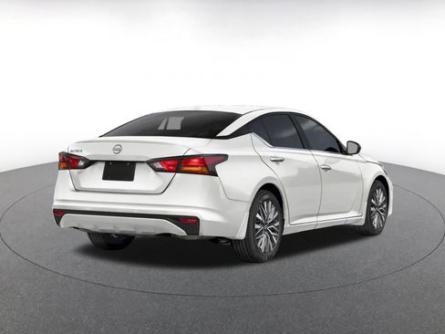 Used 2025 Nissan Altima 2.5 SV FWD image 2