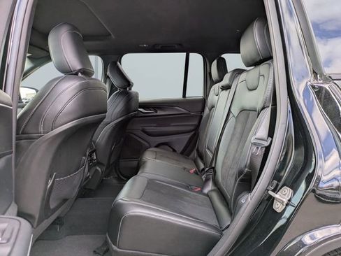 Used 2023 Jeep Grand Cherokee Altitude image 13