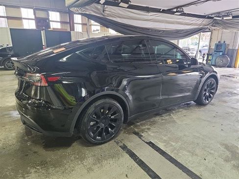 Used 2023 Tesla Model Y Long Range AWD/4WD image 4
