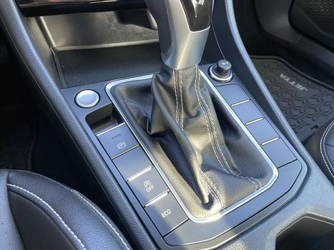 Used 2023 Volkswagen Jetta SE w/ Panoramic Sunroof Package image 18