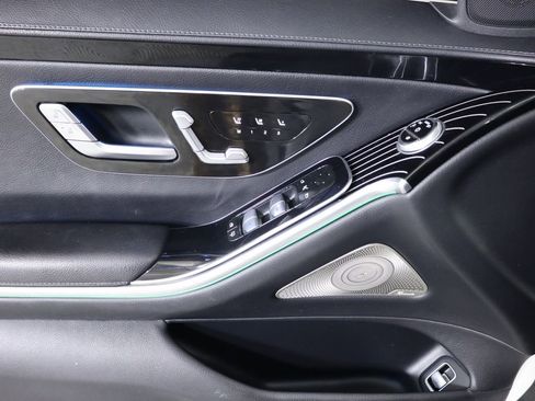 Used 2022 Mercedes-Benz S 500 4MATIC w/ AMG Line Package image 9