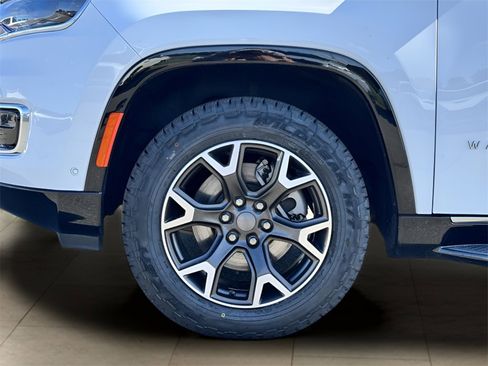 Used 2024 Jeep Wagoneer L Series III w/ Flexible Seating Group image 37
