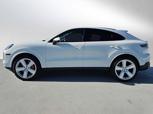 Used 2025 Porsche Cayenne S AWD/4WD image 2