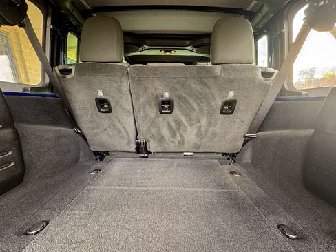 Used 2019 Jeep Wrangler Unlimited Sport AWD/4WD image 35