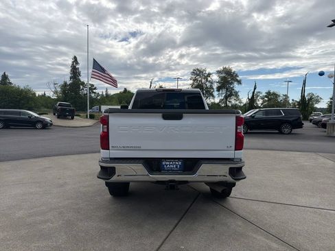 Used 2021 Chevrolet Silverado 2500 LT w/ Fleet Comfort Package AWD/4WD image 4