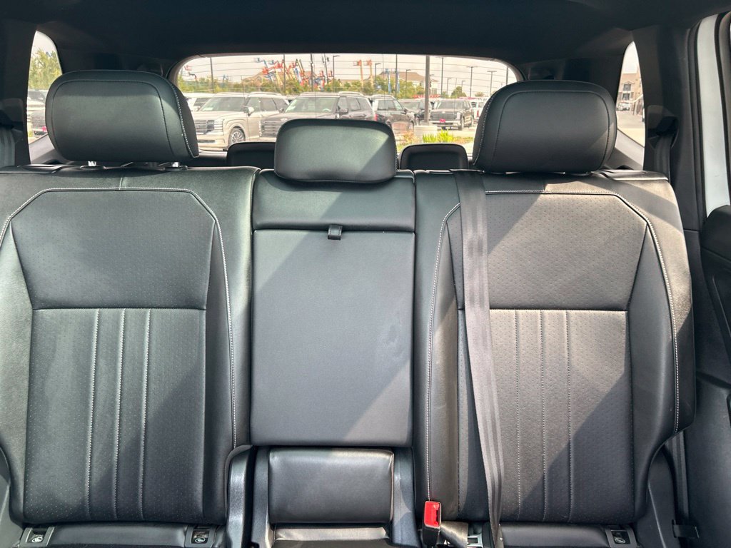Used 2022 Volkswagen Tiguan SE R-Line FWD image 9