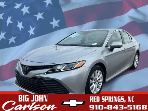 Used 2020 Toyota Camry LE image 1