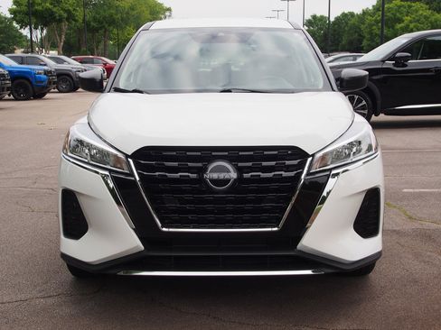 Used 2023 Nissan Kicks S FWD image 2