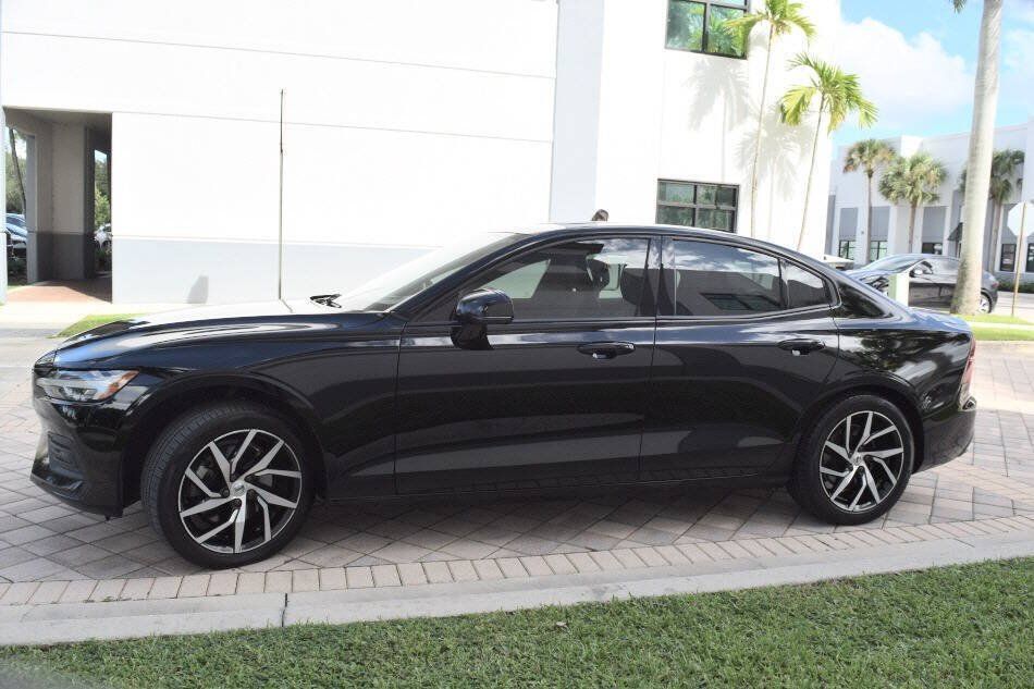 Used 2019 Volvo S60 T5 Momentum w/ Premium Package FWD image 4
