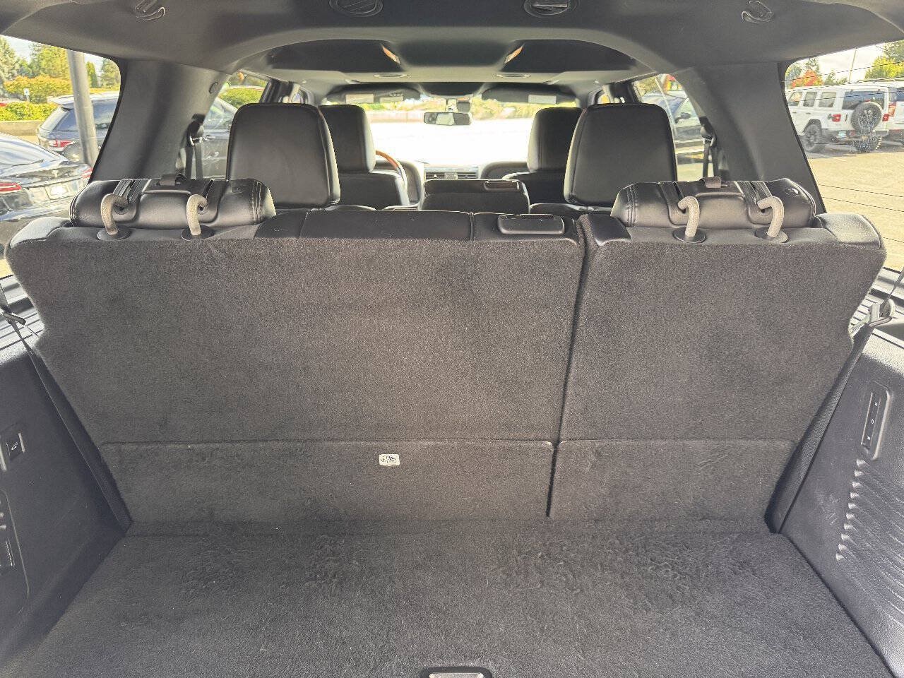 Used 2017 Lincoln Navigator Select RWD image 6