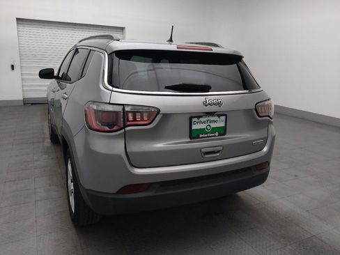 Used 2018 Jeep Compass Latitude FWD image 6