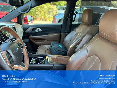 Used 2021 Chrysler Pacifica Limited w/ Uconnect Theater Family Group FWD image 11