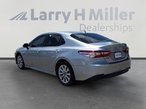 Used 2020 Toyota Camry LE FWD image 3