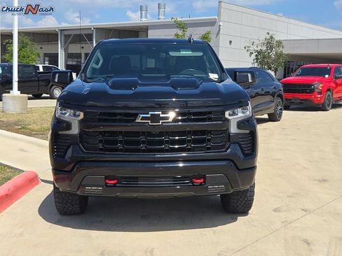 Used 2023 Chevrolet Silverado 1500 LT Trail Boss w/ LT Trail Boss Premium Package AWD/4WD image 2