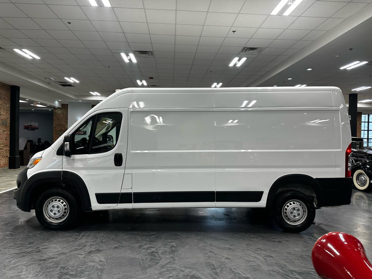 Used 2025 RAM ProMaster 2500 w/ Convenience Group FWD image 8