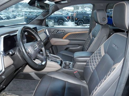 Used 2023 GMC Canyon Denali w/ Denali Black Edition image 4