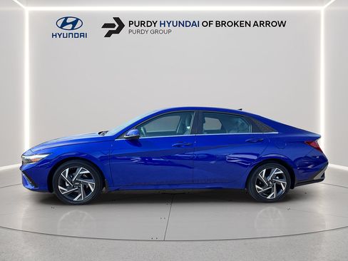 Certified 2025 Hyundai Elantra Limited FWD image 8