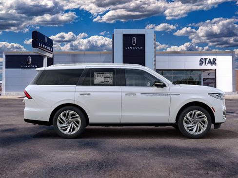 New 2027 Lincoln Navigator Reserve AWD/4WD image 5