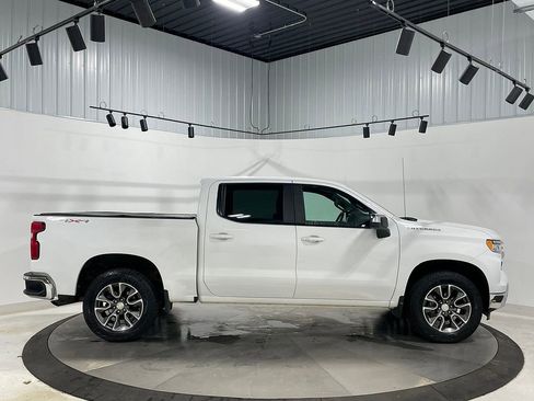 Used 2022 Chevrolet Silverado 1500 LT AWD/4WD image 10