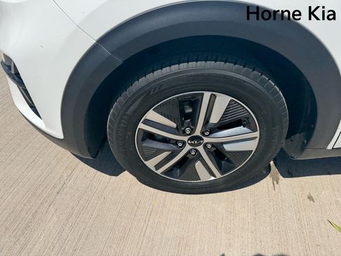 Used 2022 Kia Niro EX Premium FWD image 8