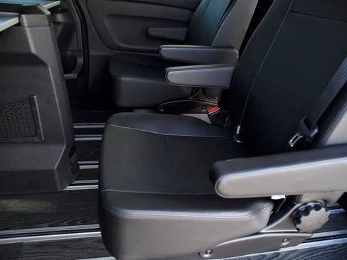 Used 2023 Mercedes-Benz Metris Passenger image 30