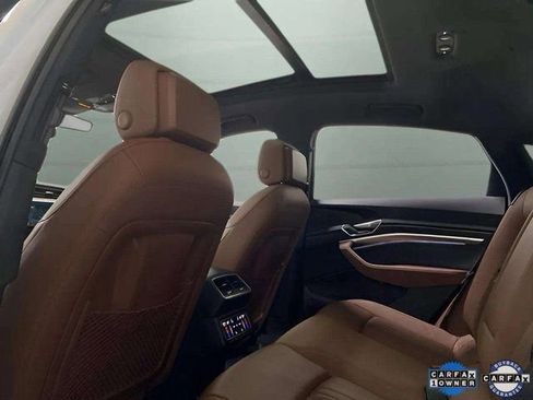 Used 2022 Audi e-tron Premium Plus w/ Premium Plus Package image 28