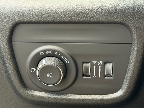 New 2025 Jeep Grand Cherokee L Limited image 18