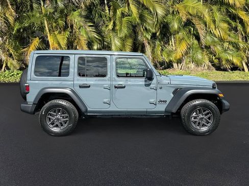 Used 2024 Jeep Wrangler Unlimited Sport AWD/4WD image 4