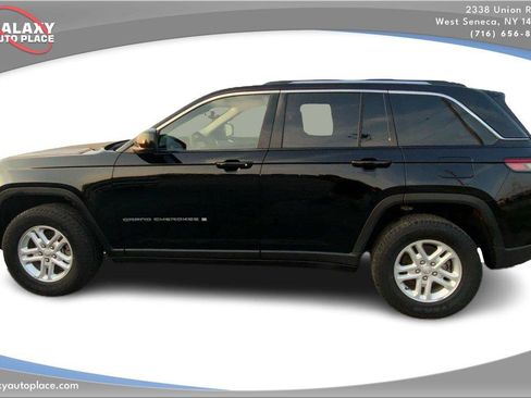 Used 2023 Jeep Grand Cherokee Laredo w/ Luxury Tech Group I AWD/4WD image 8
