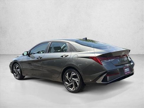 Used 2024 Hyundai Elantra Limited FWD image 7