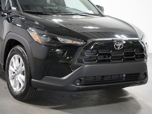 Certified 2026 Toyota Corolla Cross LE w/ Moonroof Package FWD image 4