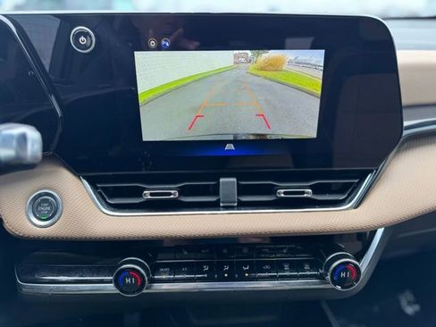 Used 2025 Chevrolet Equinox ACTIV image 19