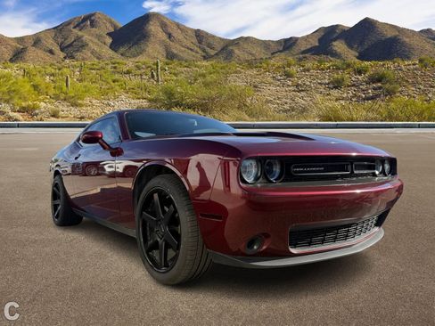 Used 2019 Dodge Challenger SXT image 5