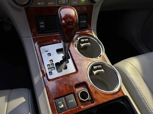 Used 2012 Toyota Highlander Limited image 24