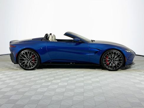 Used 2022 Aston Martin V8 Vantage Roadster RWD image 14