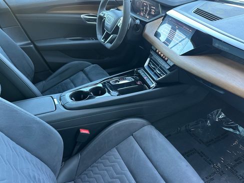 Used 2022 Audi e-tron GT Premium Plus image 15