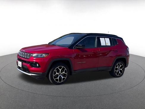 Used 2025 Jeep Compass Limited AWD/4WD image 4