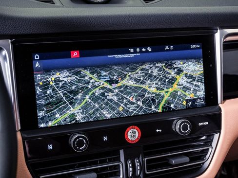 Certified 2025 Porsche Macan image 22