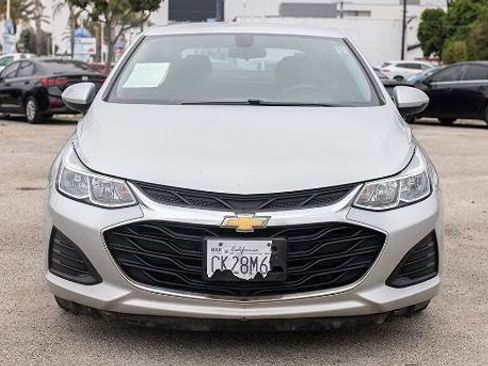 Used 2019 Chevrolet Cruze Sedan image 2