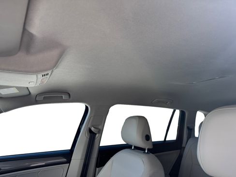 Certified 2022 Volkswagen Tiguan SE image 6