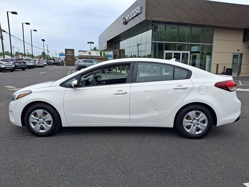 Used 2017 Kia Forte LX FWD image 4