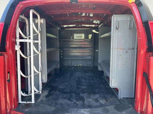 Used 2017 Chevrolet Express 3500 RWD image 6