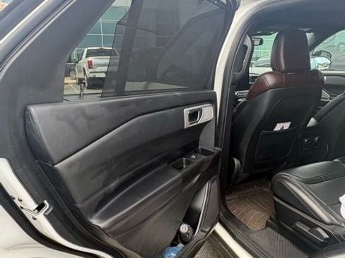 Used 2020 Ford Explorer Platinum w/ Premium Technology Package AWD/4WD image 24