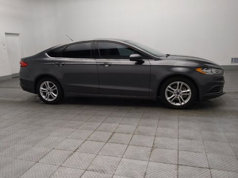 Used 2018 Ford Fusion SE w/ Fusion SE Technology Package FWD image 11